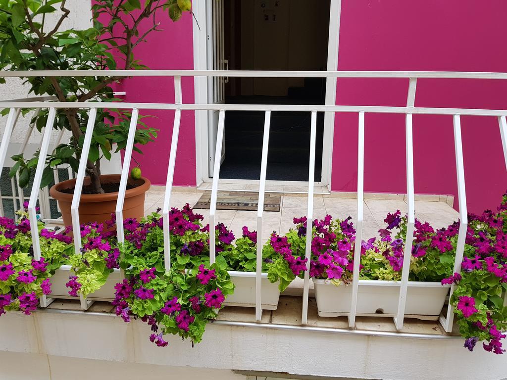 Guesthouse Flora Kiten  Exterior photo